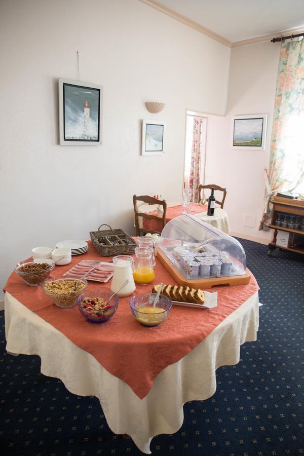 Hotel Le Sauvage à Château-Renard Extérieur photo