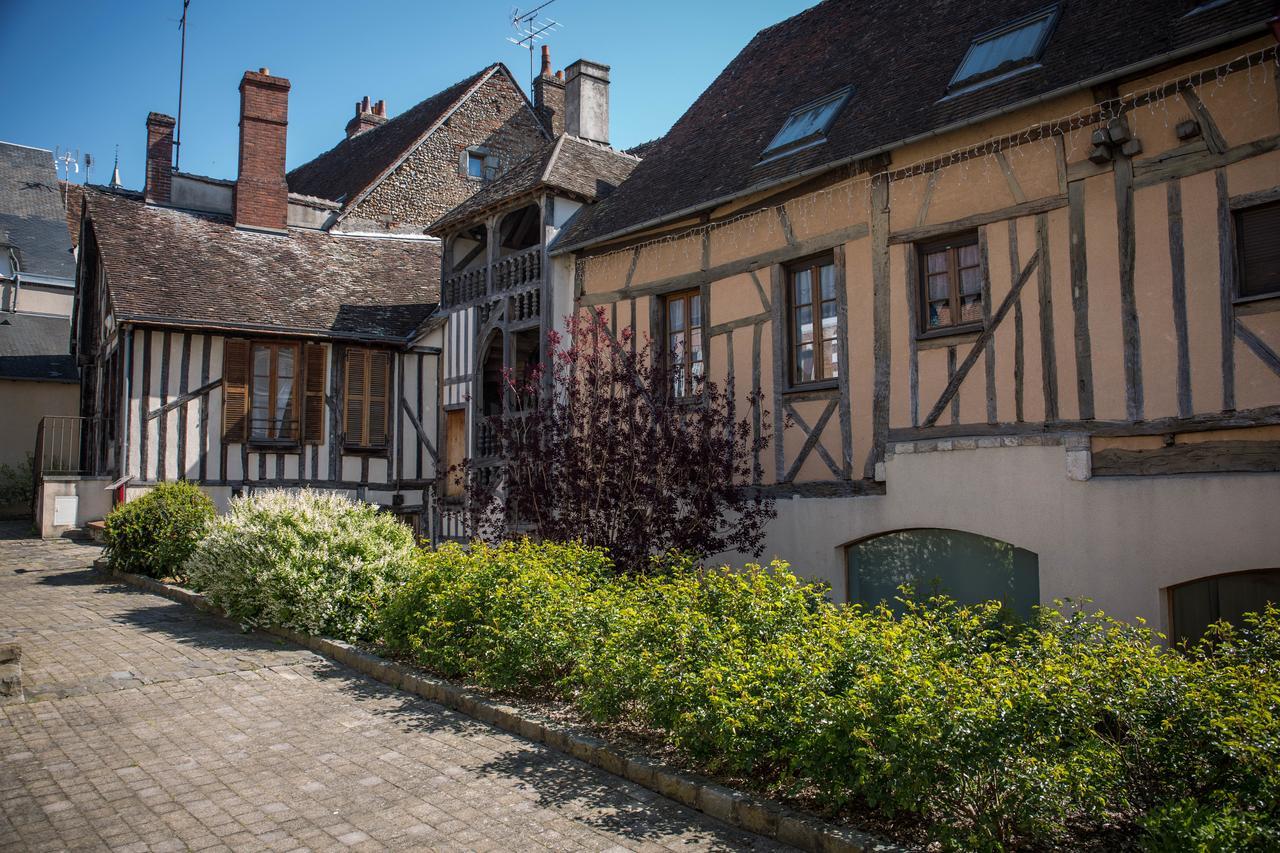 Hotel Le Sauvage à Château-Renard Extérieur photo