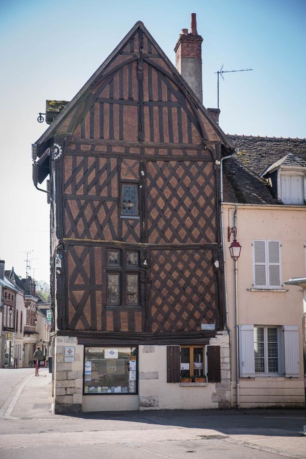 Hotel Le Sauvage à Château-Renard Extérieur photo