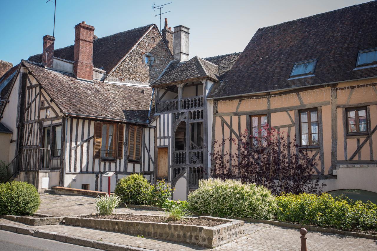 Hotel Le Sauvage à Château-Renard Extérieur photo