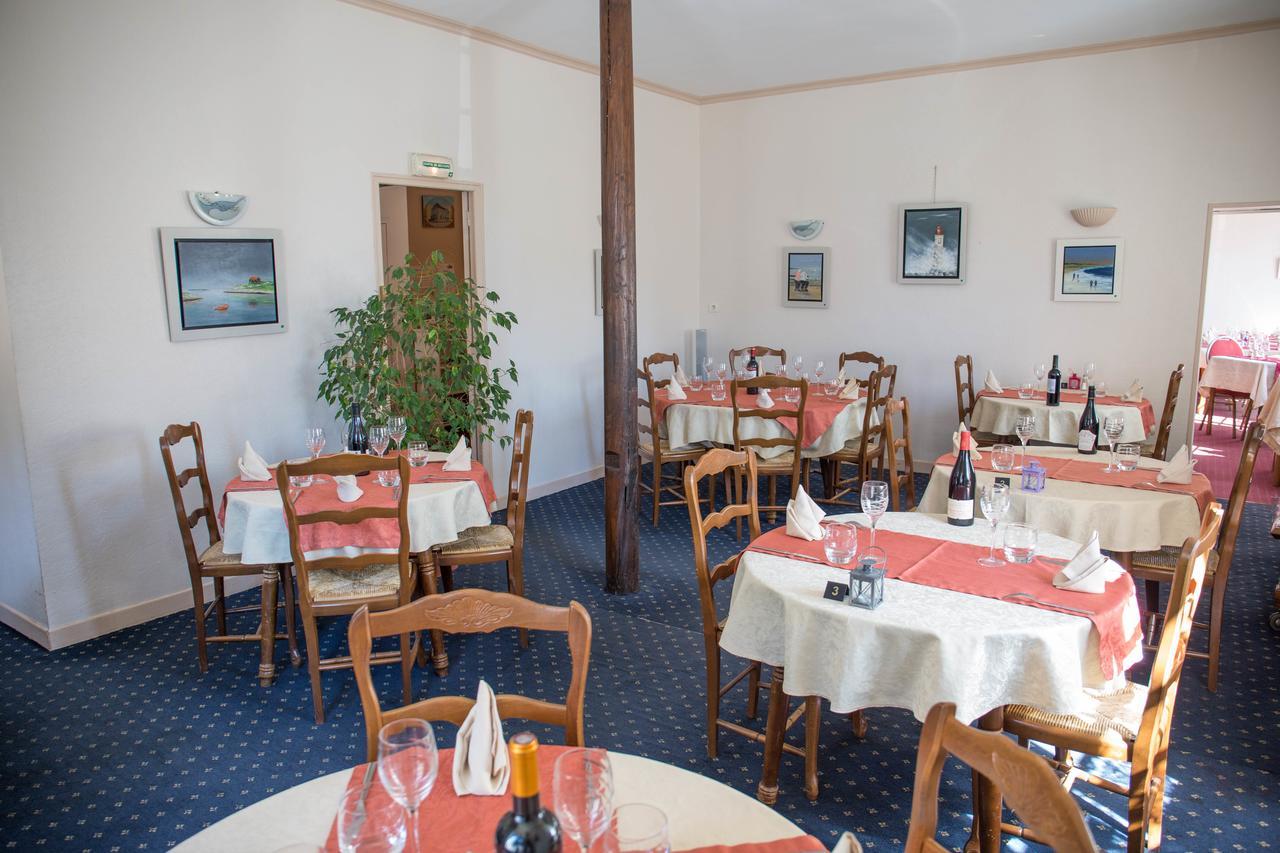 Hotel Le Sauvage à Château-Renard Extérieur photo