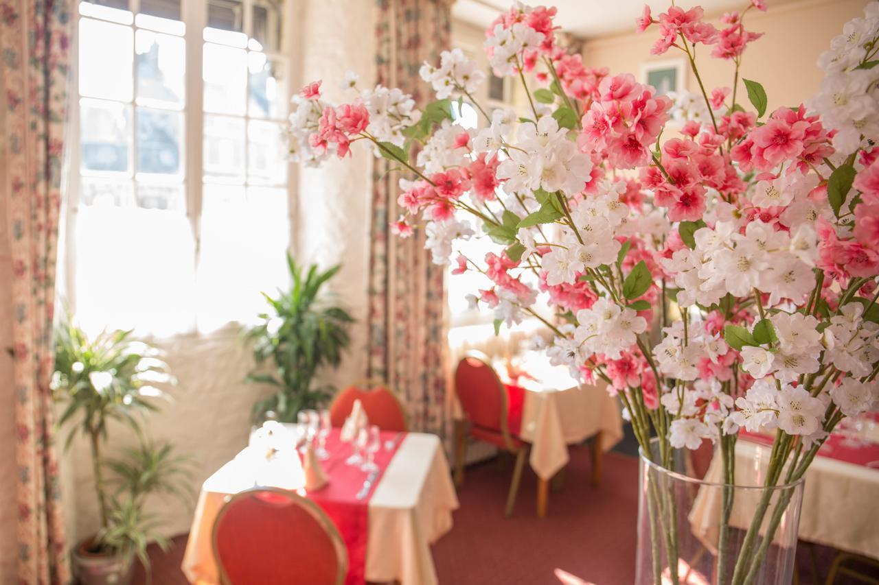 Hotel Le Sauvage à Château-Renard Extérieur photo